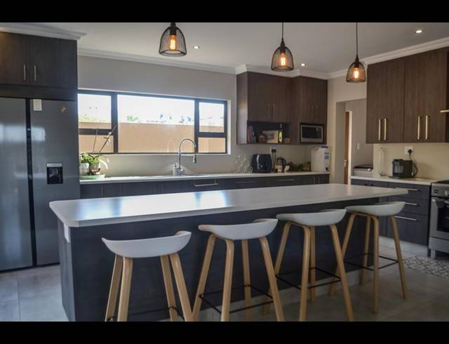 4 BEDROOM HOUSE FOR SALE IN RUIMSIG